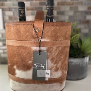 Wine bag. Cowhide. Holds two
